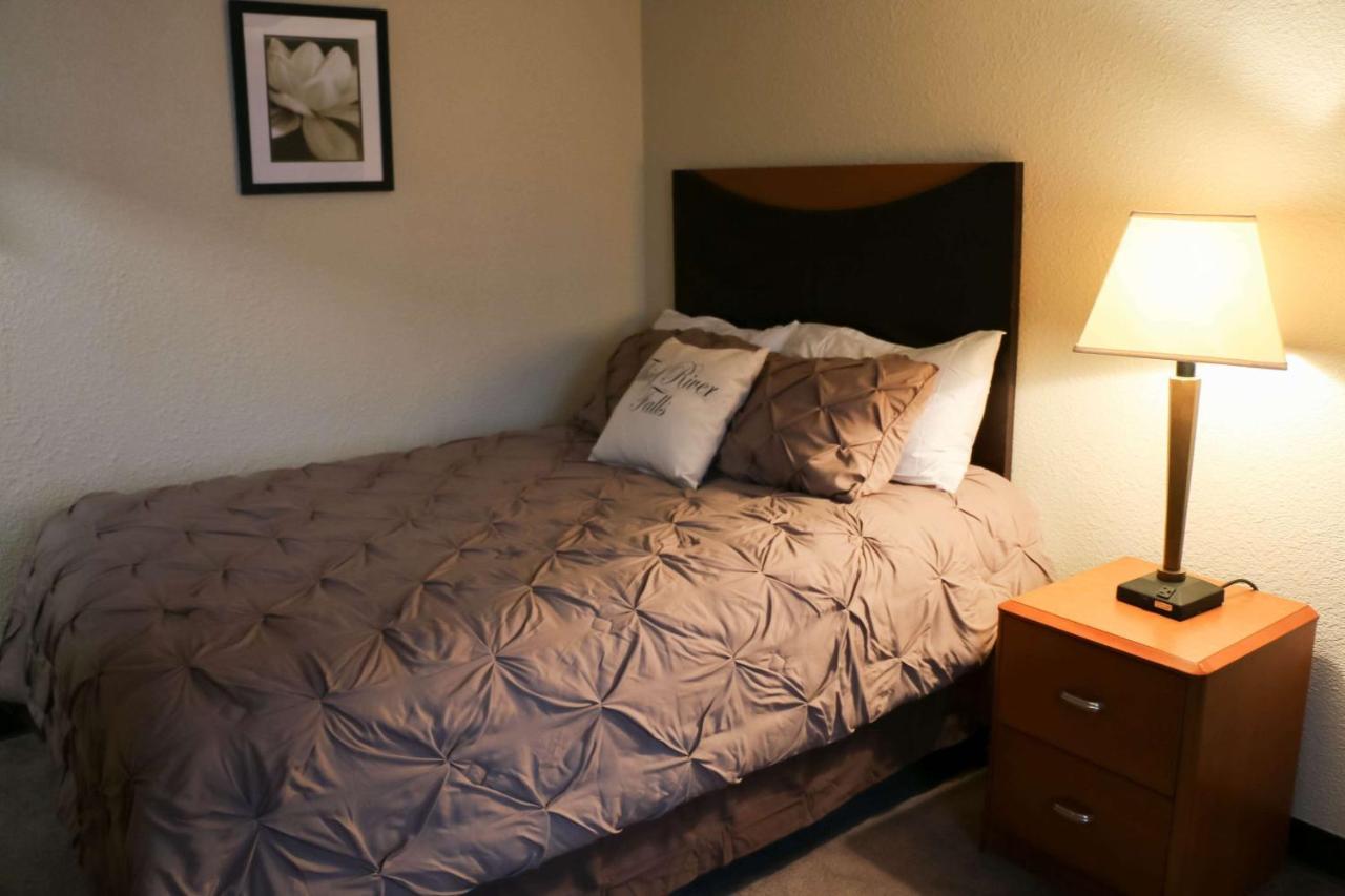 Custom Stay Thief River Falls Eksteriør bilde